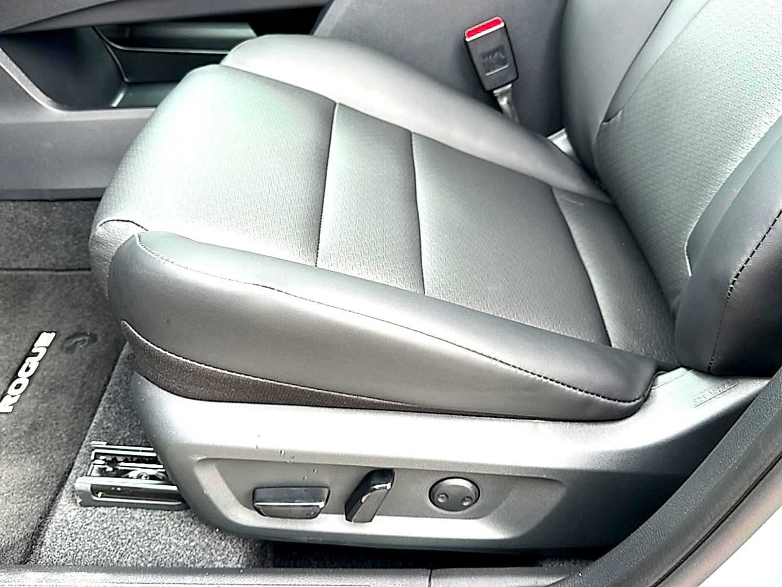 New 2026 Nissan Rogue Dark Armor FWD image 12