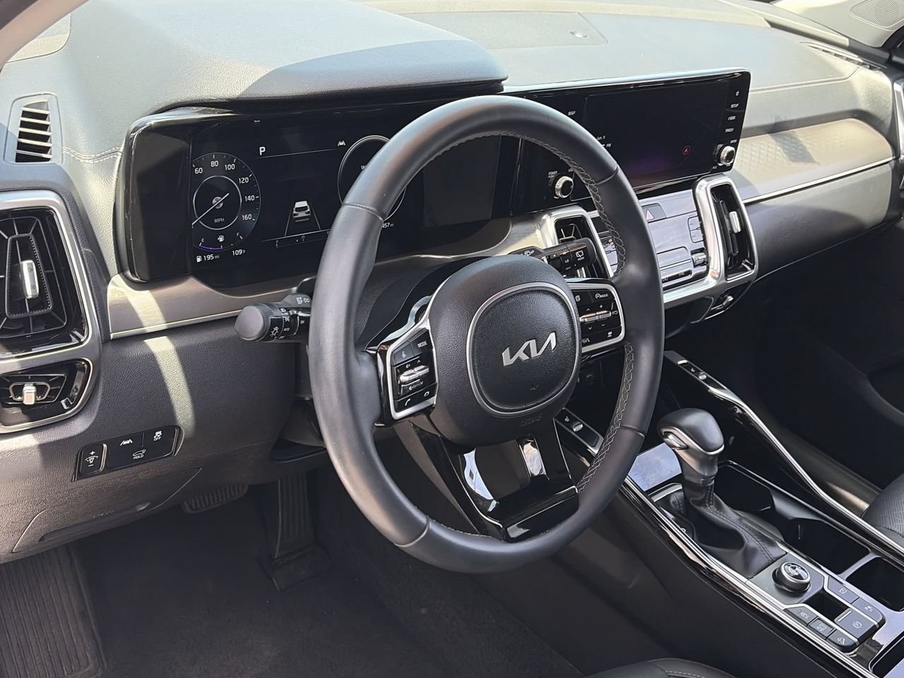 Used 2023 Kia Sorento SX FWD image 17