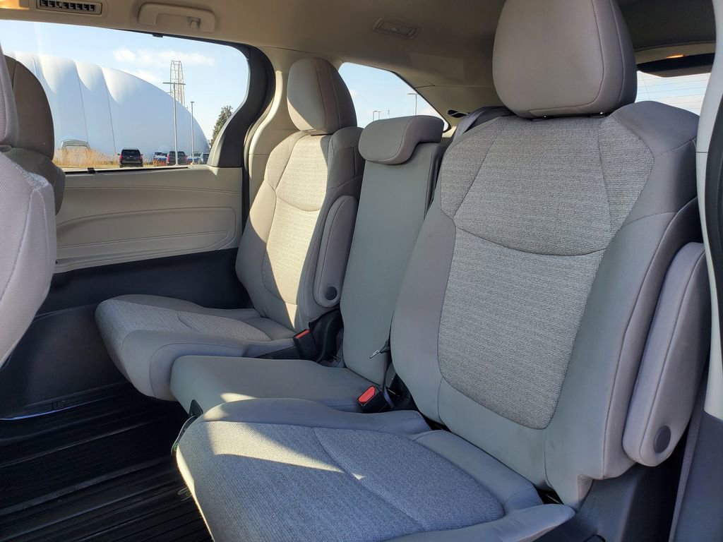 Used 2023 Toyota Sienna LE image 29