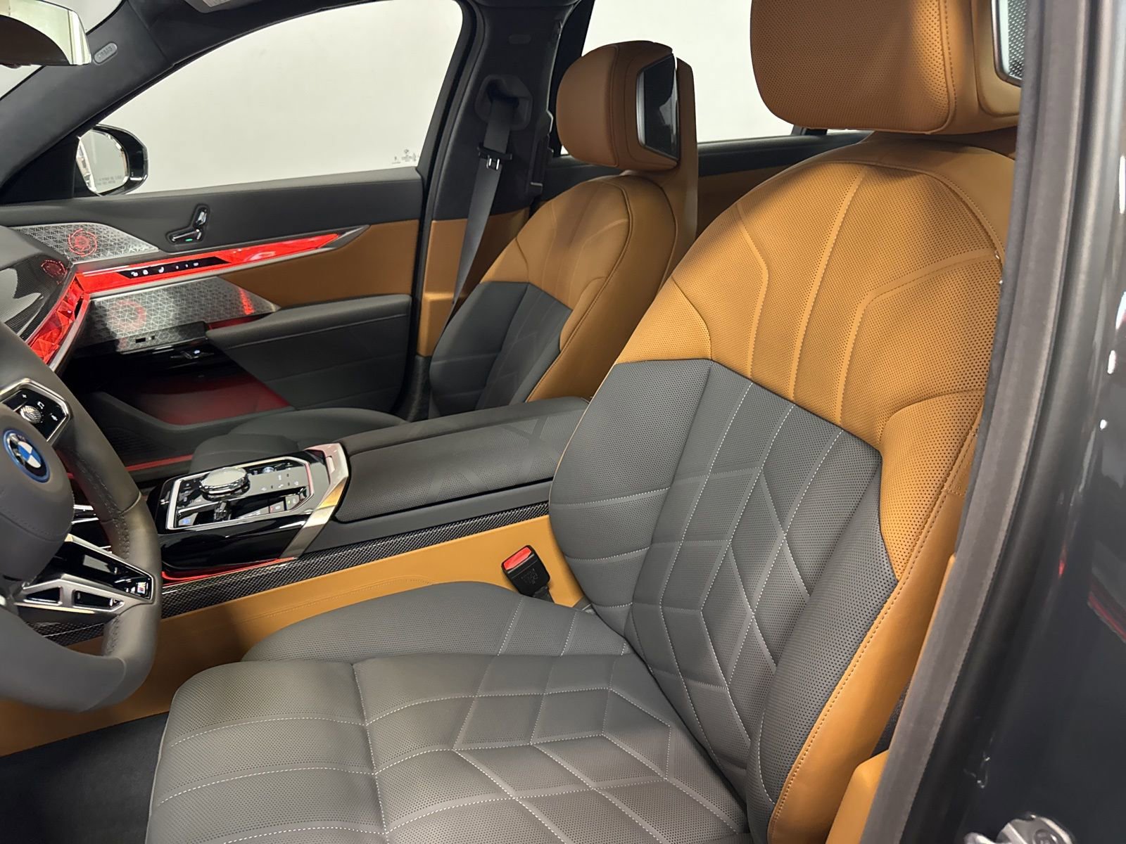 Used 2025 BMW i7 xDrive60 image 10