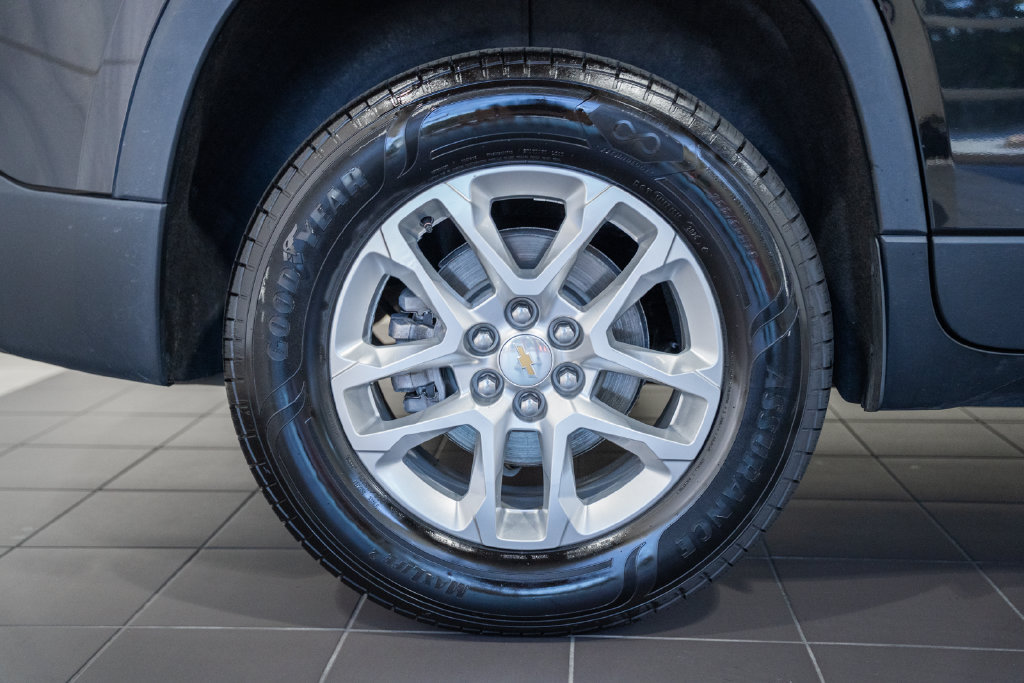 Used 2022 Chevrolet Traverse LS AWD/4WD image 13