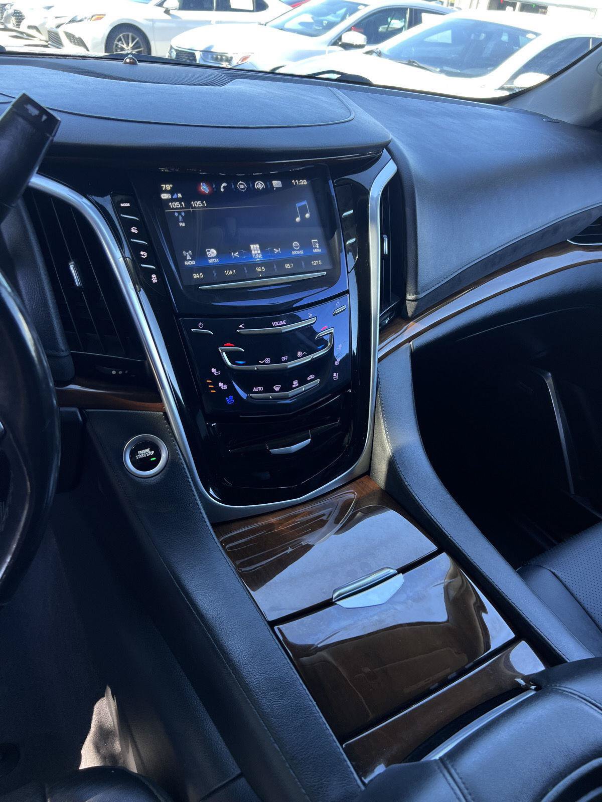 Used 2020 Cadillac Escalade 2WD image 5