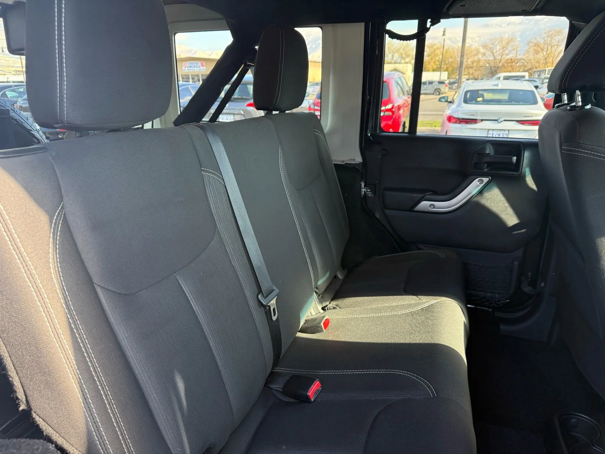 Used 2018 Jeep Wrangler Unlimited Sahara w/ Connectivity Group image 31