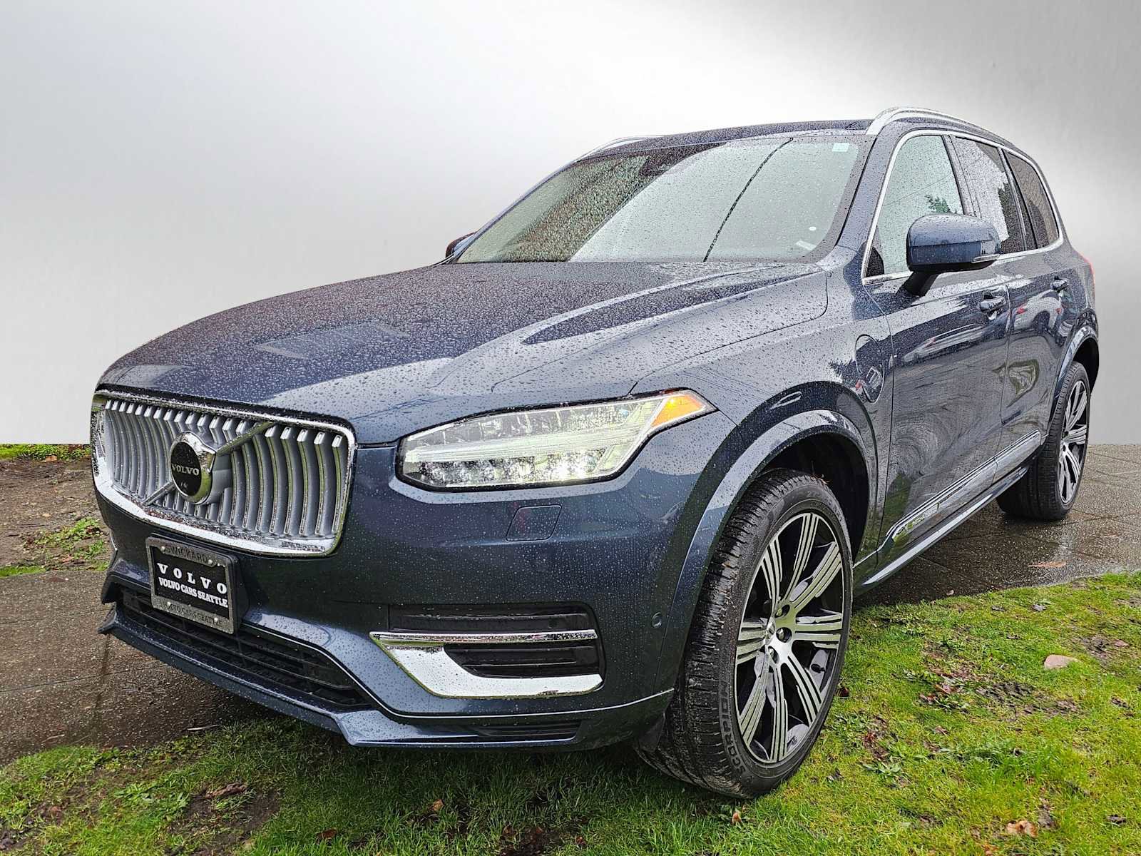 Used 2023 Volvo XC90 T8 Plus w/ Protection Package image 7