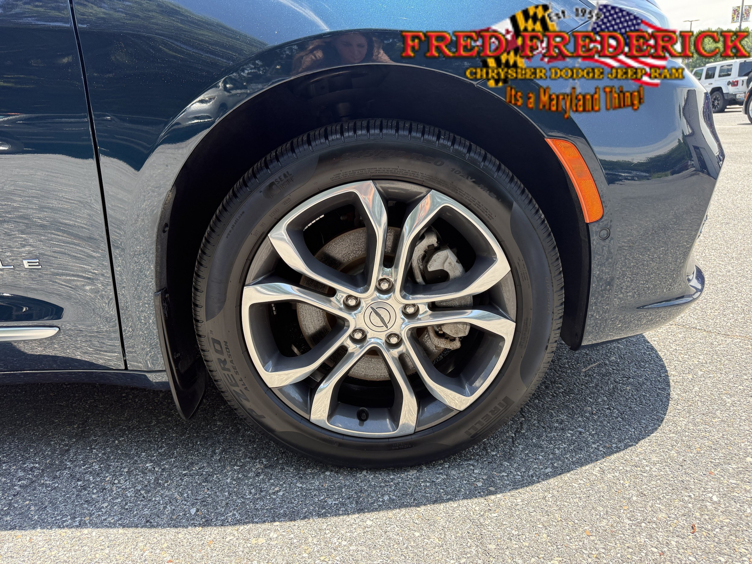 Used 2024 Chrysler Pacifica Pinnacle w/ Trailer Tow Group AWD/4WD image 10