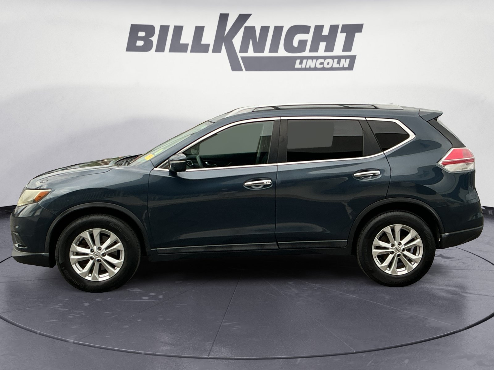 Used 2015 Nissan Rogue SV w/ SV Family Package FWD image 3