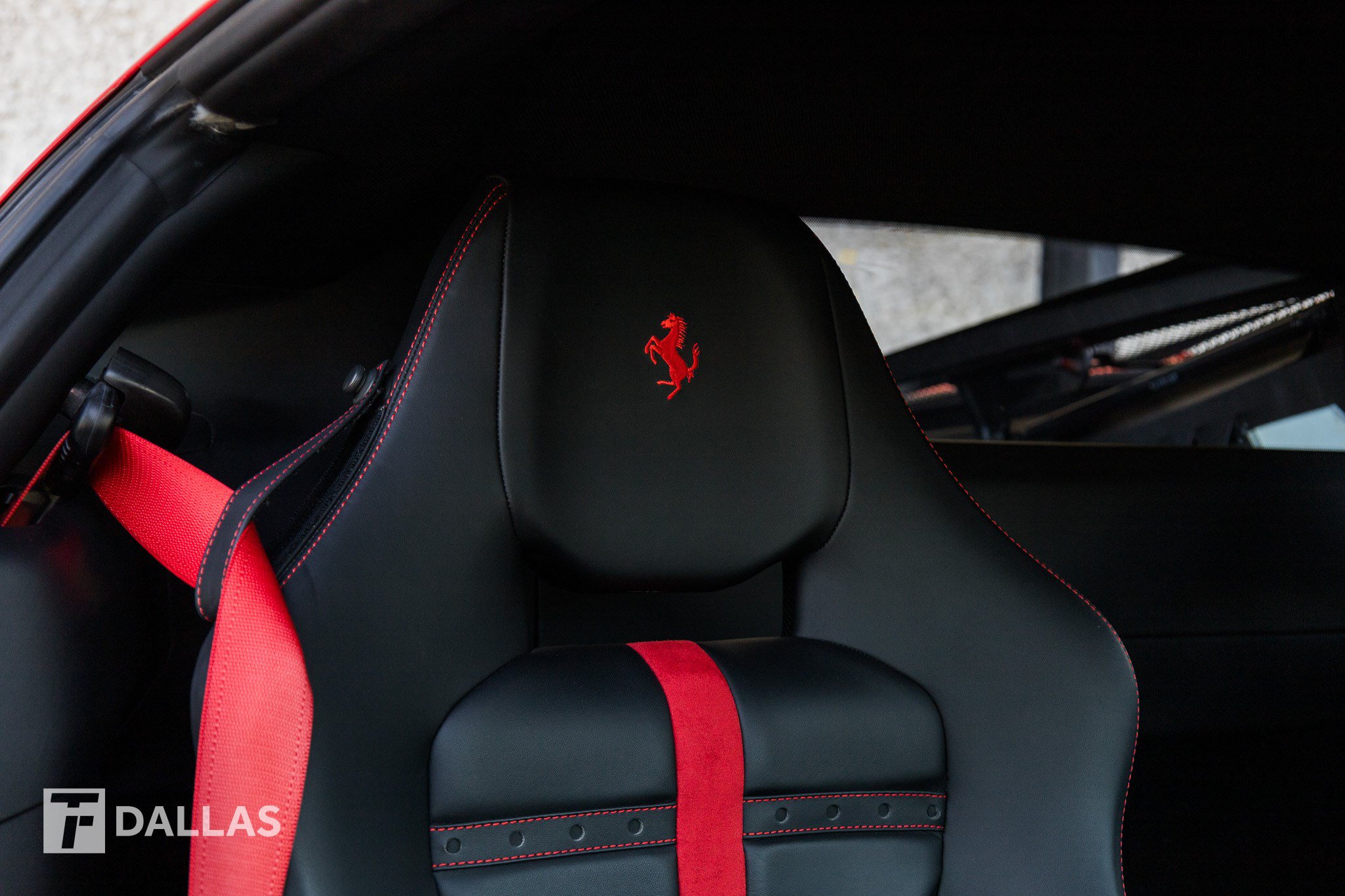 Used 2020 Ferrari F8 Tributo RWD image 37