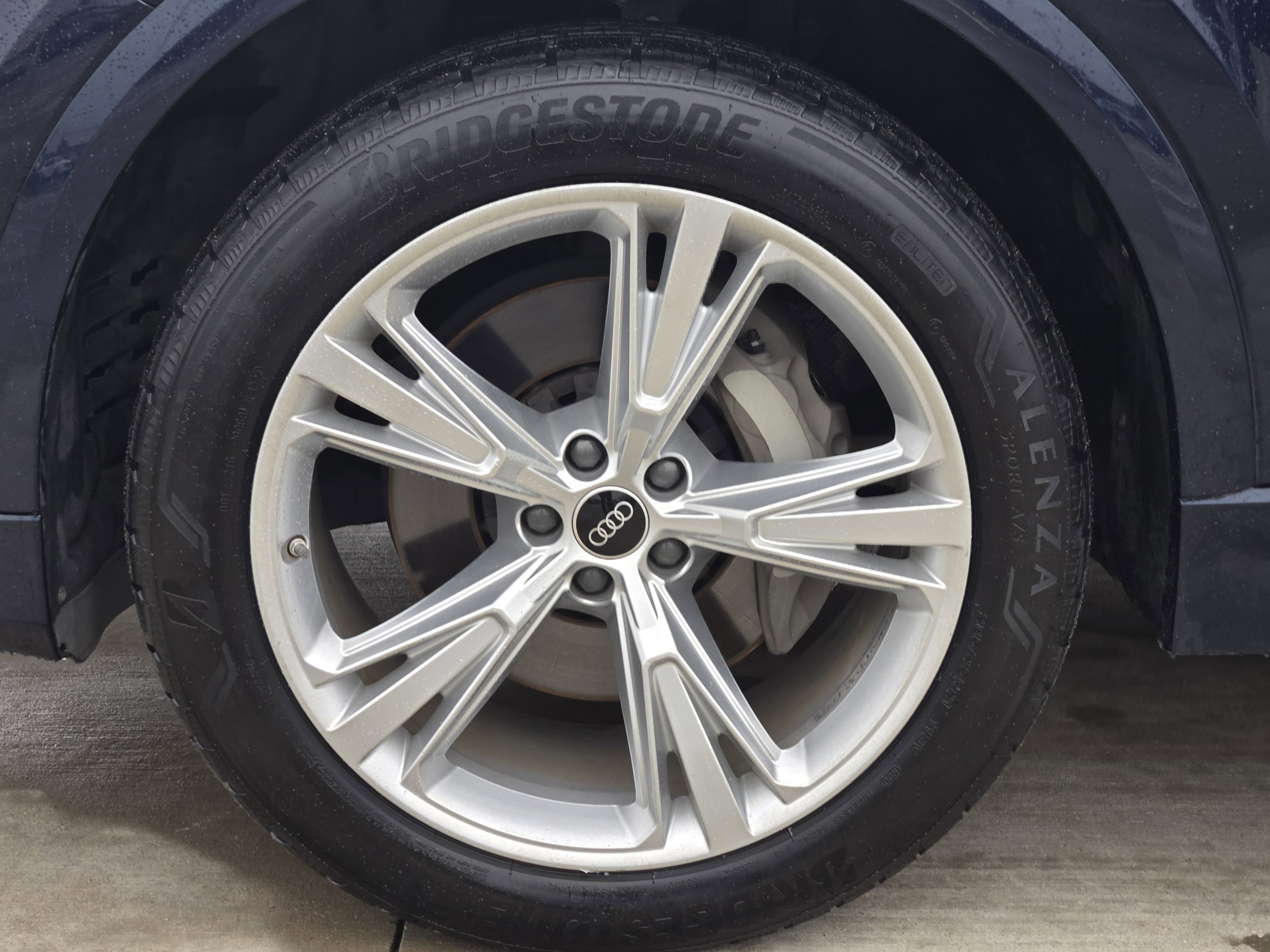 Used 2023 Audi Q8 Premium image 8