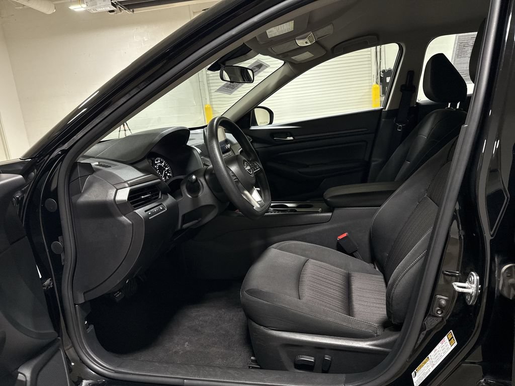 Used 2025 Nissan Altima 2.5 SV FWD image 19