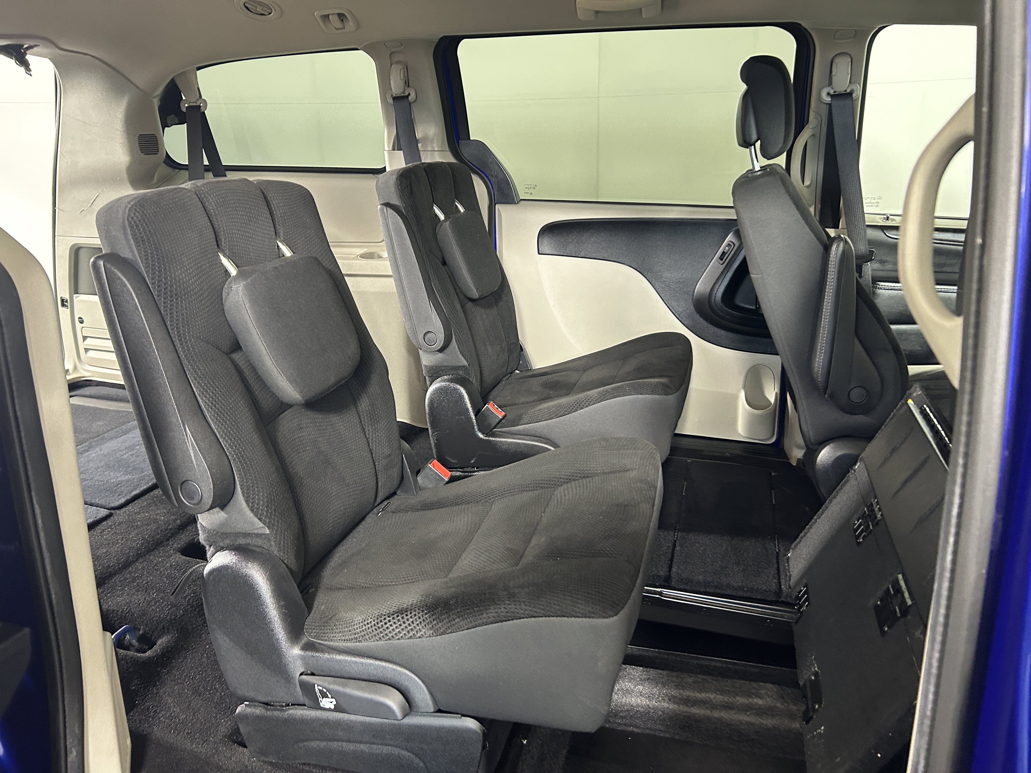 Used 2019 Dodge Grand Caravan SE w/ UConnect Hands-Free Group FWD image 25