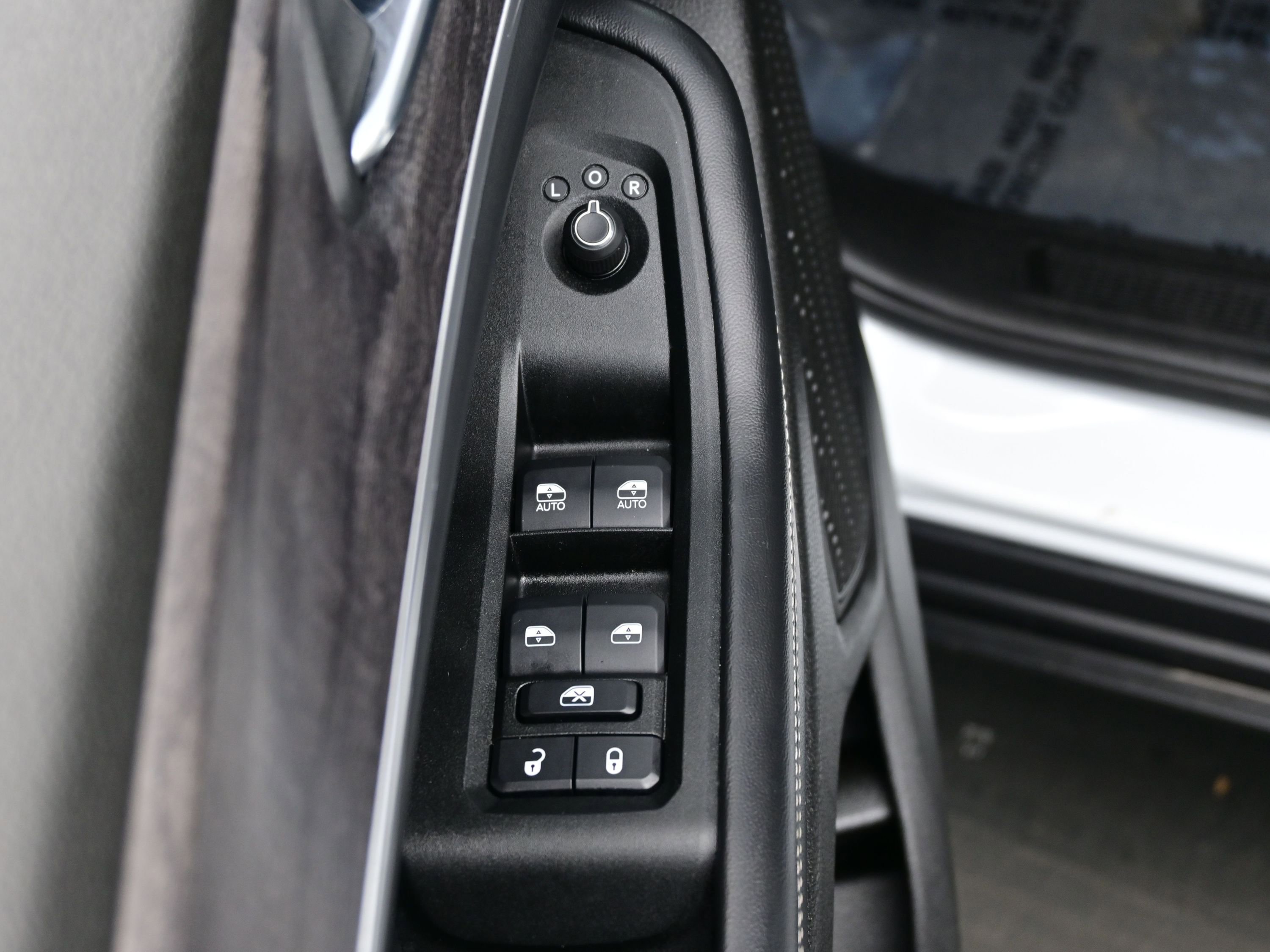 Used 2025 Jeep Grand Cherokee L Limited image 10