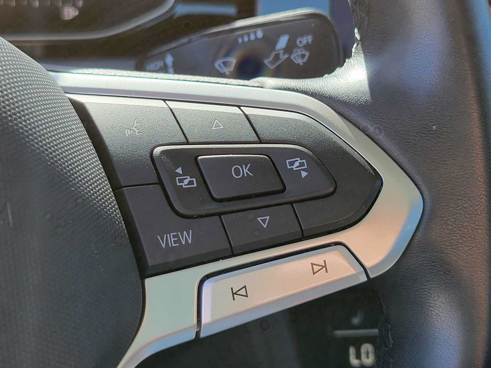 Used 2026 Volkswagen Jetta SE FWD image 29