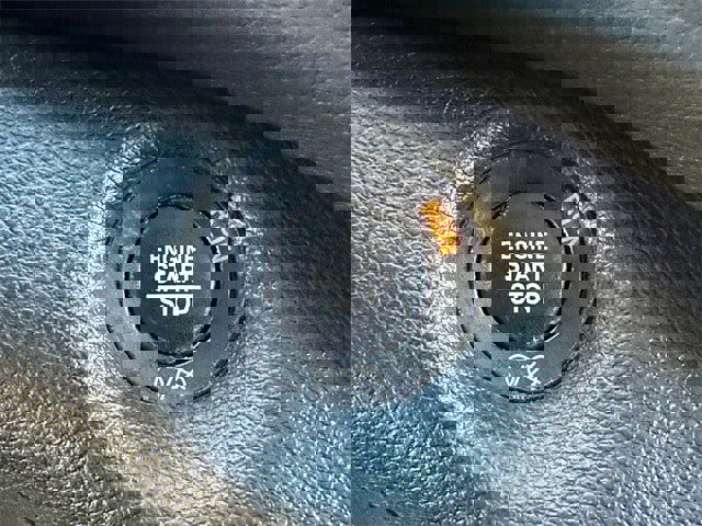 Used 2020 Jeep Cherokee Trailhawk w/ Comfort/Convenience Group image 24