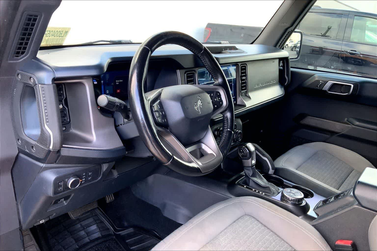 Used 2021 Ford Bronco Outer Banks AWD/4WD image 2