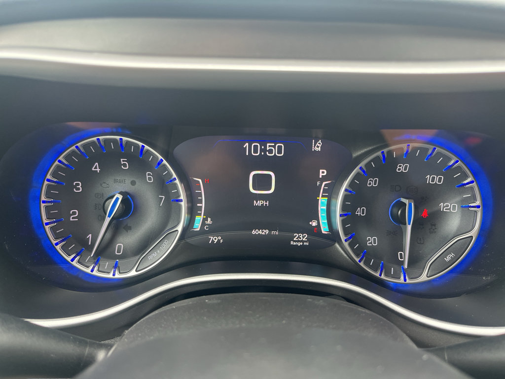 Used 2024 Chrysler Pacifica Touring-L FWD image 13