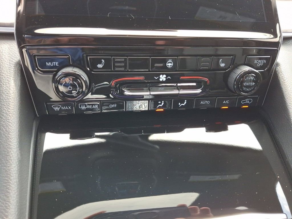 New 2025 Jeep Grand Cherokee Limited w/ Black Appearance Package image 17