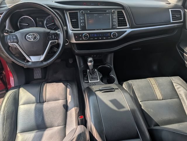 Used 2018 Toyota Highlander SE FWD image 18