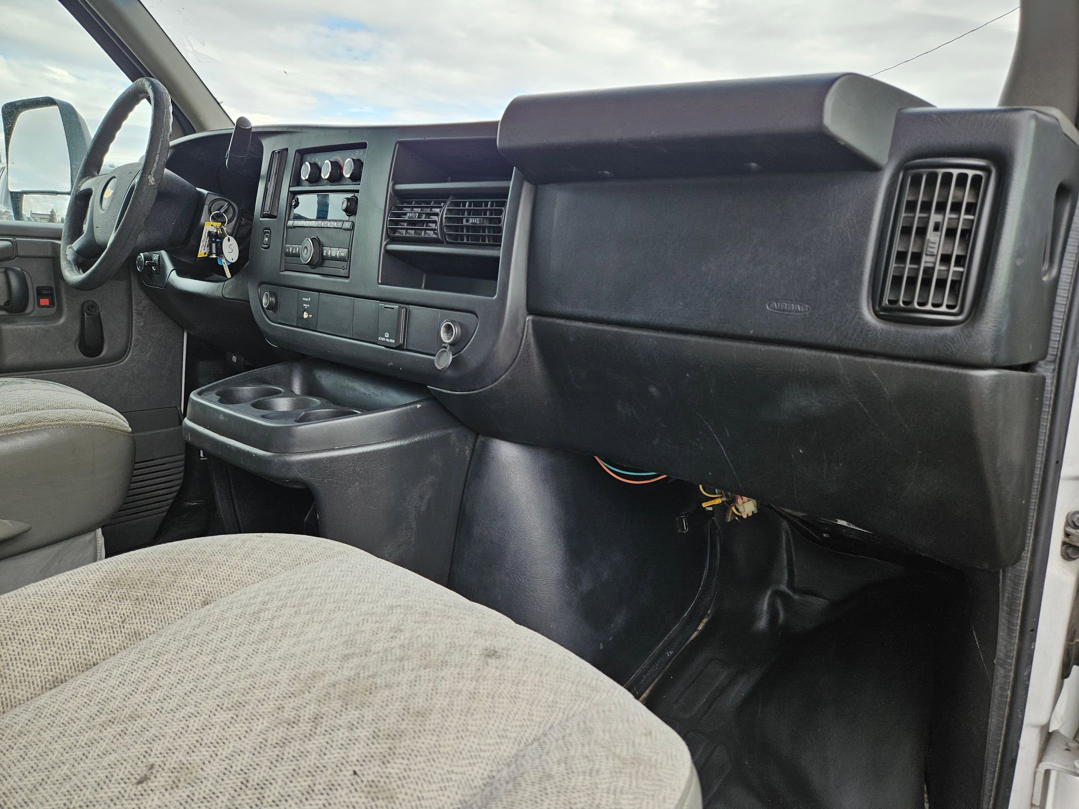 Used 2015 Chevrolet Express 3500 Extended image 24