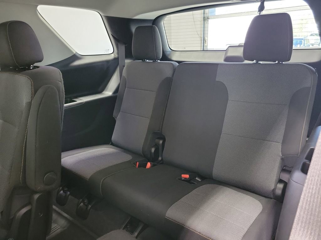 Used 2021 Chevrolet Traverse LT image 21