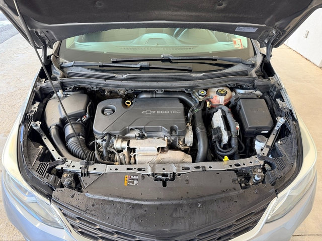 Used 2018 Chevrolet Cruze LT w/ Convenience Package image 4