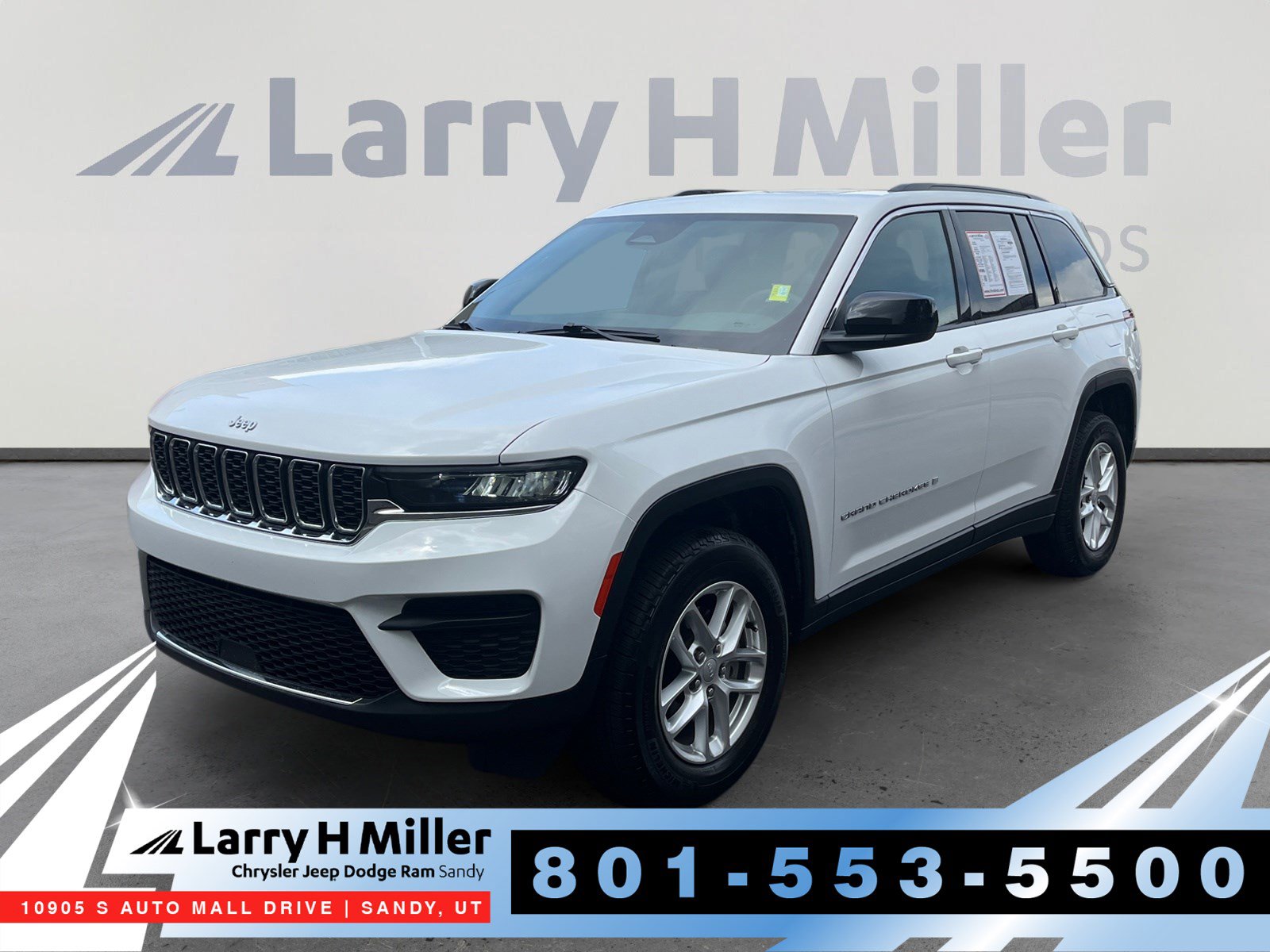 Used 2025 Jeep Grand Cherokee Laredo X w/ Trailer Tow Package AWD/4WD image 1