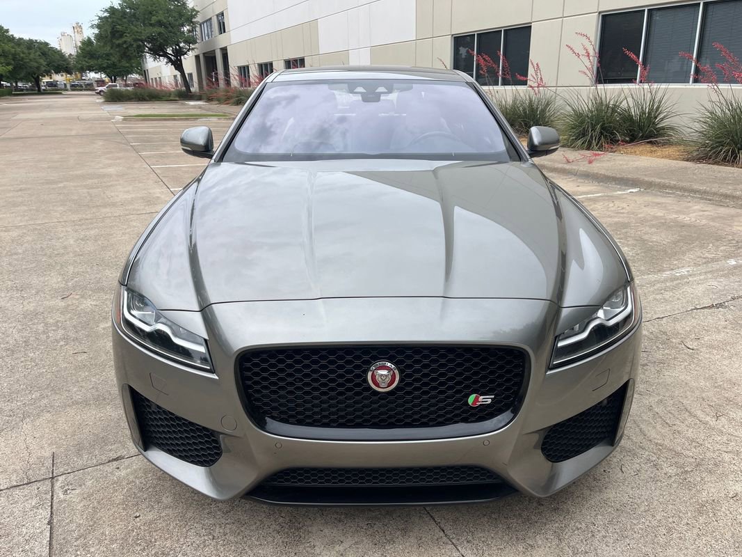 Used 2017 Jaguar XF S RWD image 3