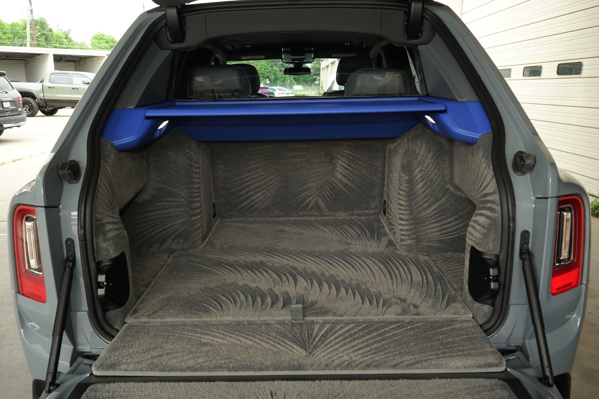 Used 2023 Rolls-Royce Cullinan Black Badge w/ Driver's Package image 48