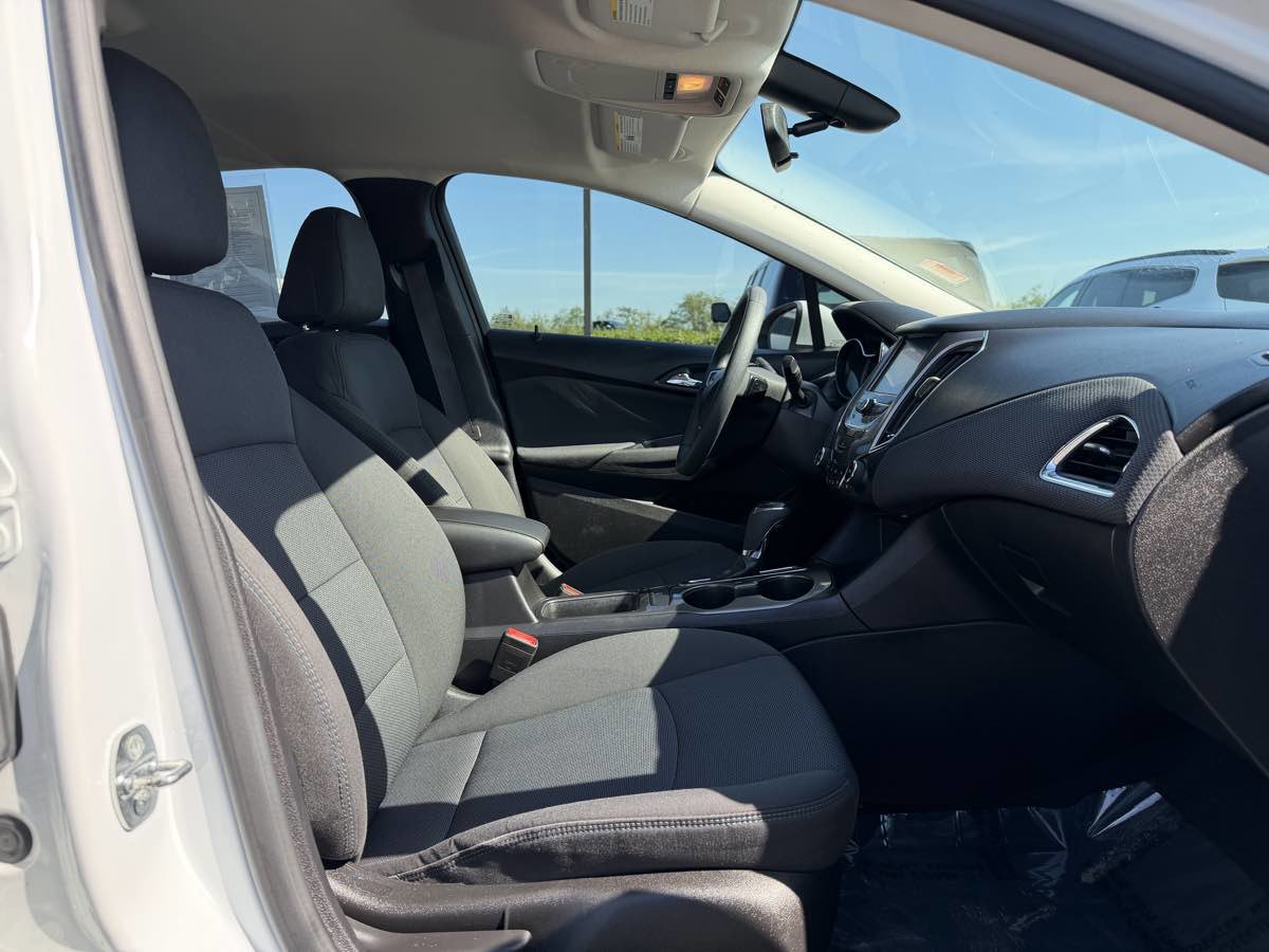 Used 2017 Chevrolet Cruze LT FWD image 16