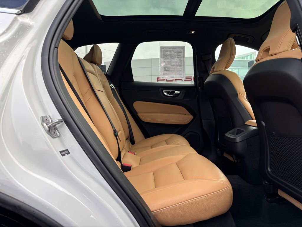 Used 2020 Volvo XC60 T5 Momentum image 23