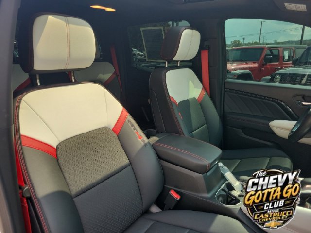 Used 2024 GMC Canyon AT4X AWD/4WD image 26