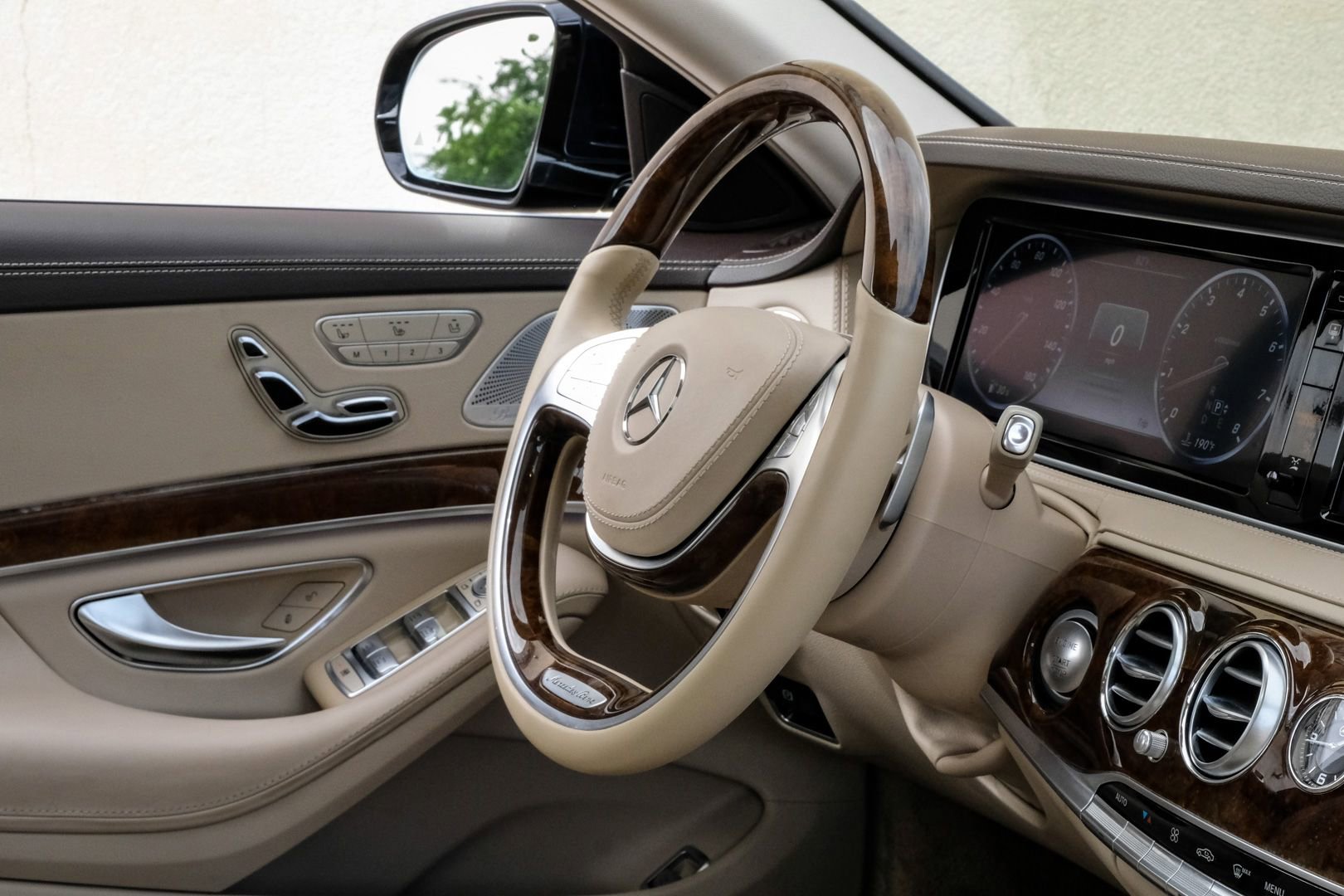 Used 2015 Mercedes-Benz S 550 Sedan w/ Sport Package image 13