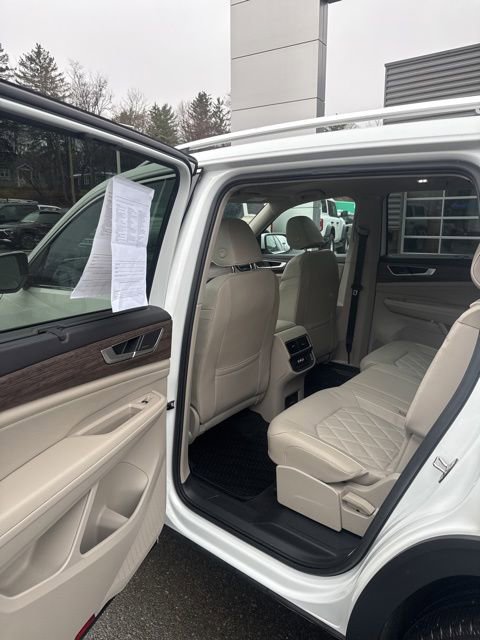 Used 2024 Volkswagen Atlas SEL Premium R-Line image 20