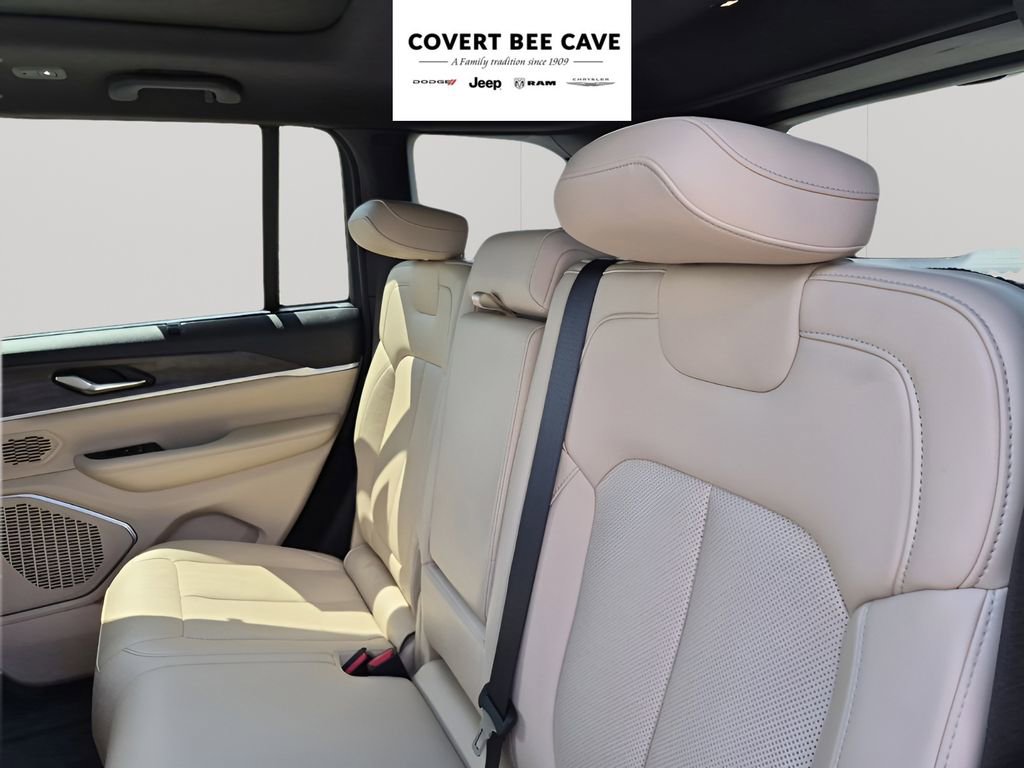 Used 2024 Jeep Grand Cherokee Limited w/ Luxury Tech Group II image 20