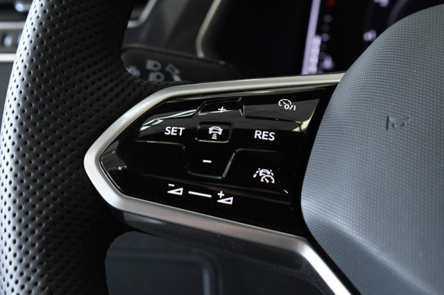 Used 2022 Volkswagen Tiguan SEL R-Line AWD/4WD image 33