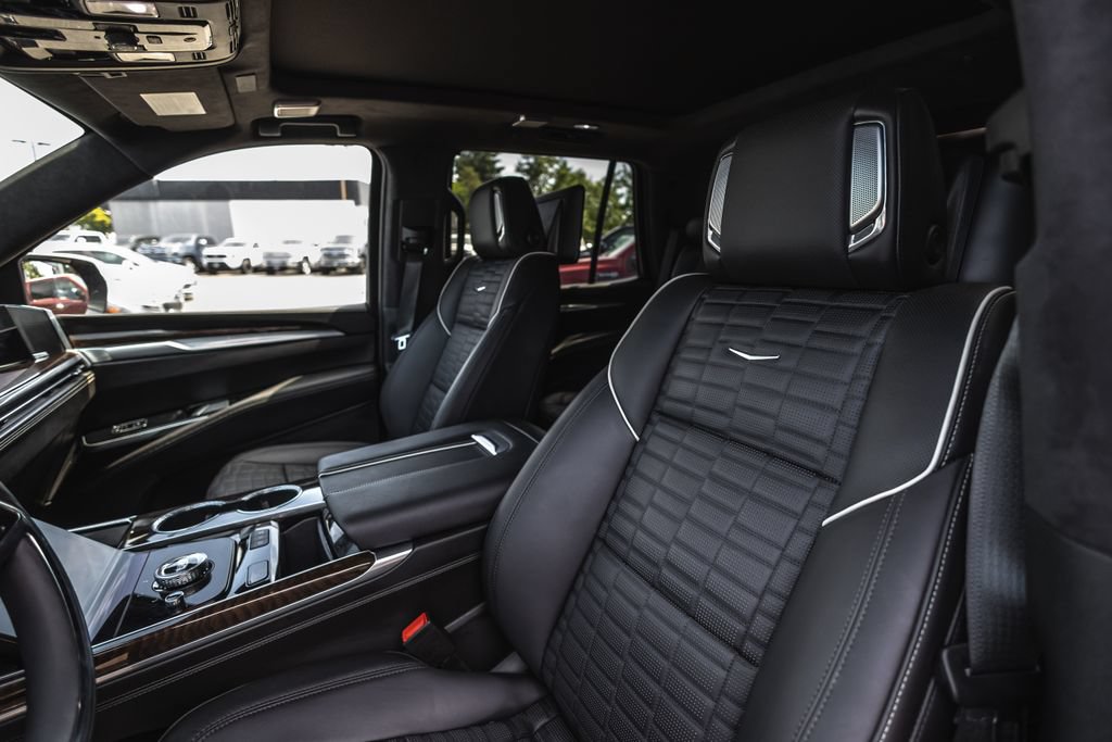Used 2025 Cadillac Escalade Sport Platinum w/ LPO, Floor Liner Package AWD/4WD image 20