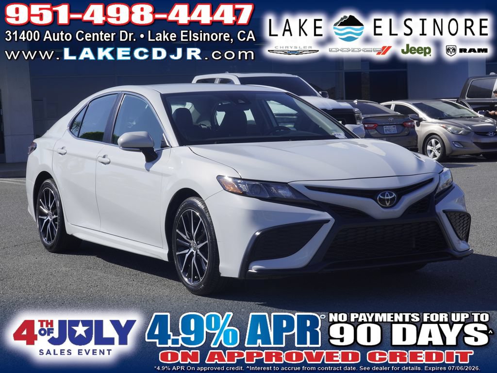 Used 2024 Toyota Camry SE FWD image 1