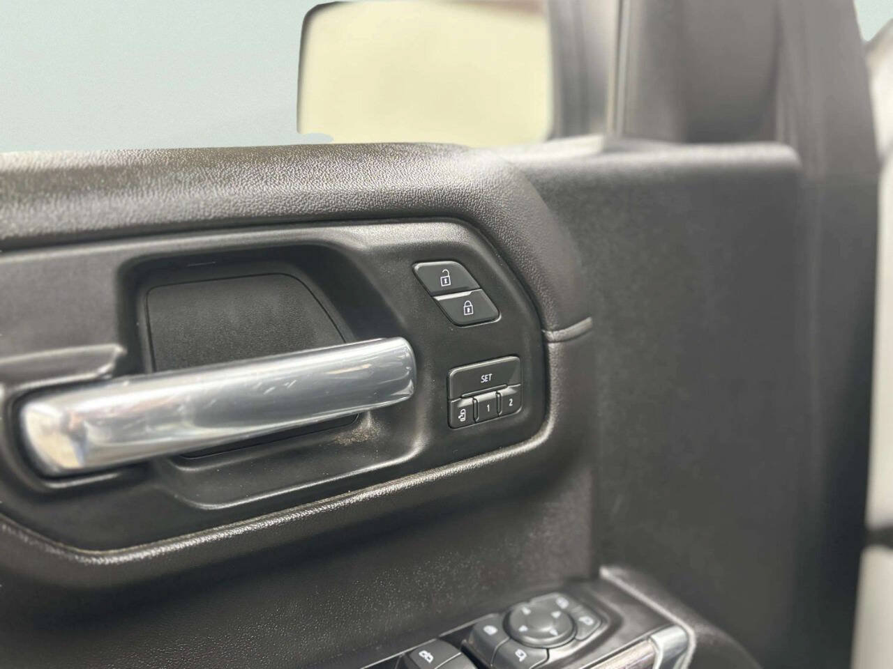 Used 2019 Chevrolet Silverado 1500 LTZ w/ LTZ Premium Package AWD/4WD image 14
