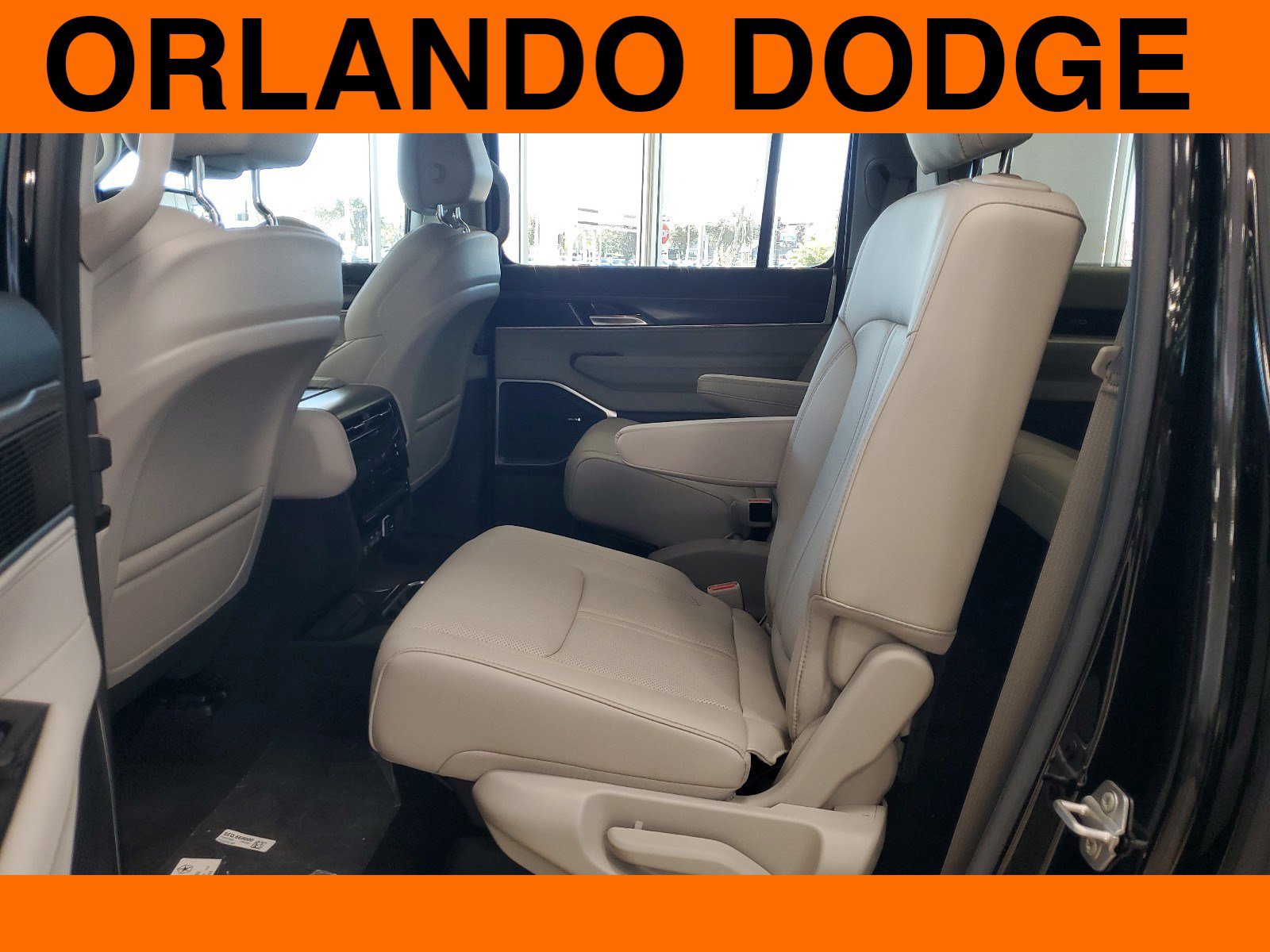 New 2023 Jeep Wagoneer L Series III w/ Convenience Group I image 6