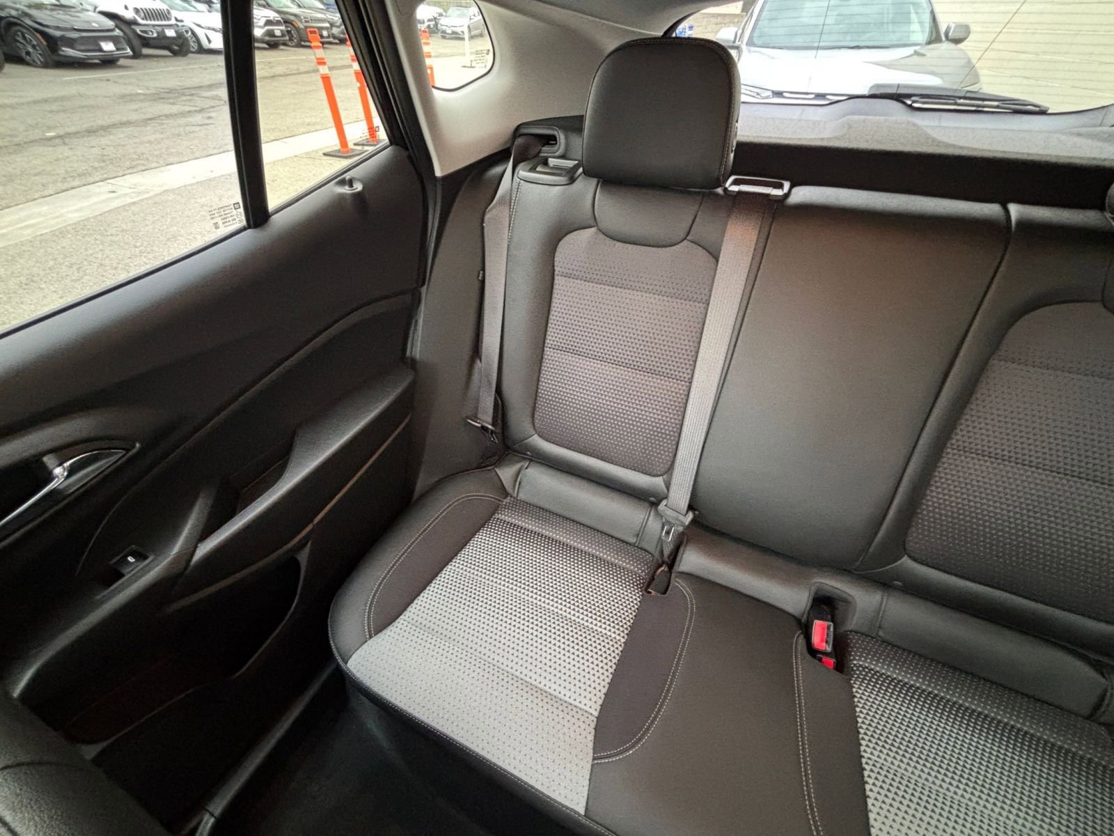 Used 2025 Chevrolet Trax LT w/ LT Convenience Package image 39