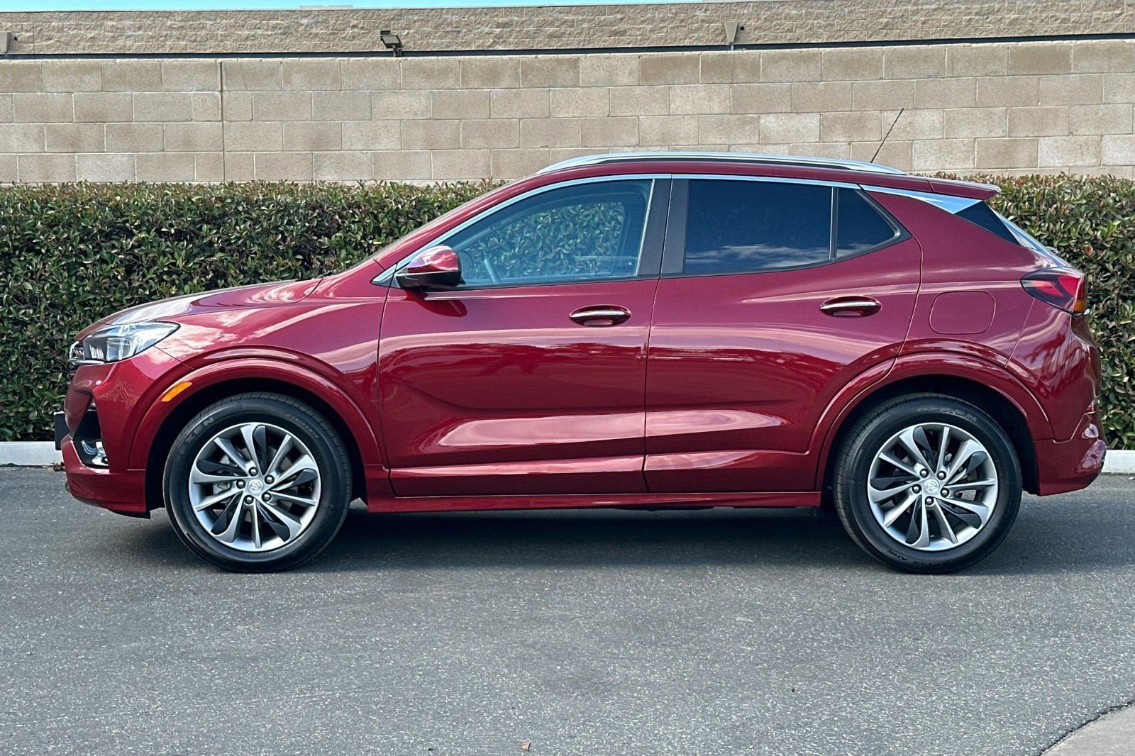 Used 2023 Buick Encore GX Select w/ Sport Touring Package FWD image 5