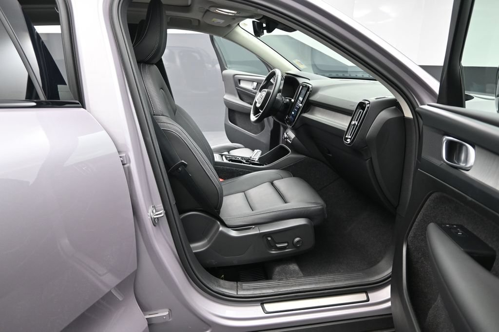 Used 2026 Volvo XC40 B5 Plus AWD/4WD image 14