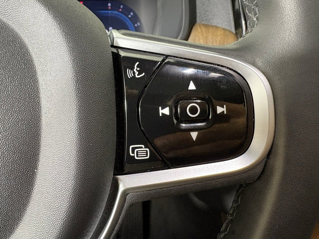 Used 2025 Volvo V90 B6 Cross Country Plus w/ Protection Package Premier image 24