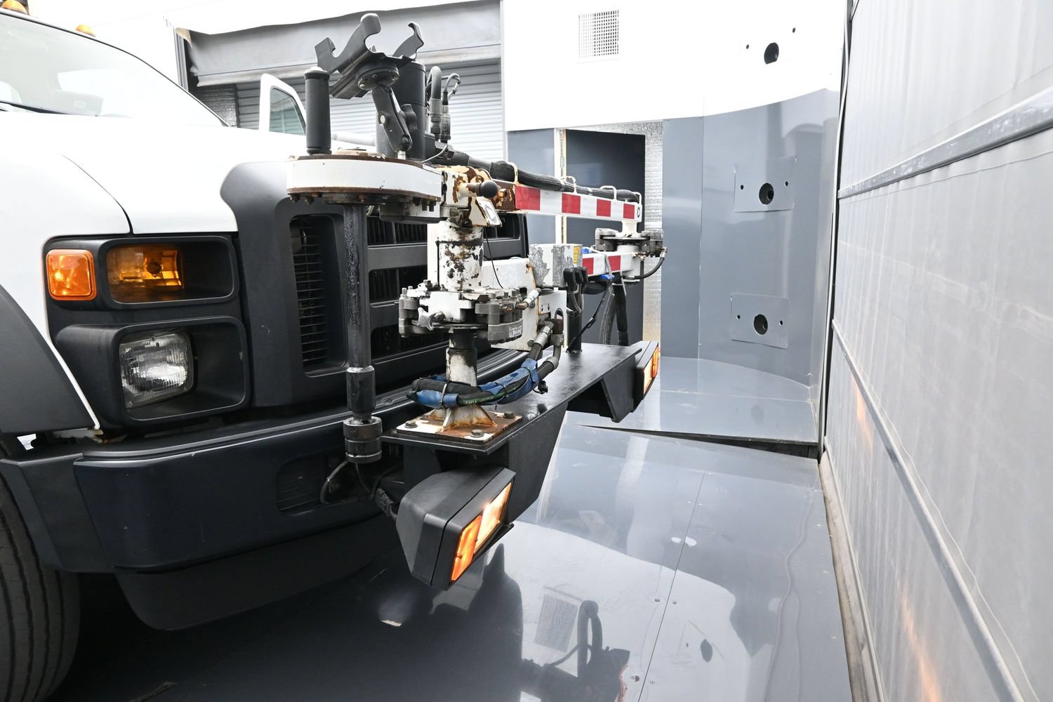 Used 2009 Ford F550 2WD Regular Cab Super Duty image 39