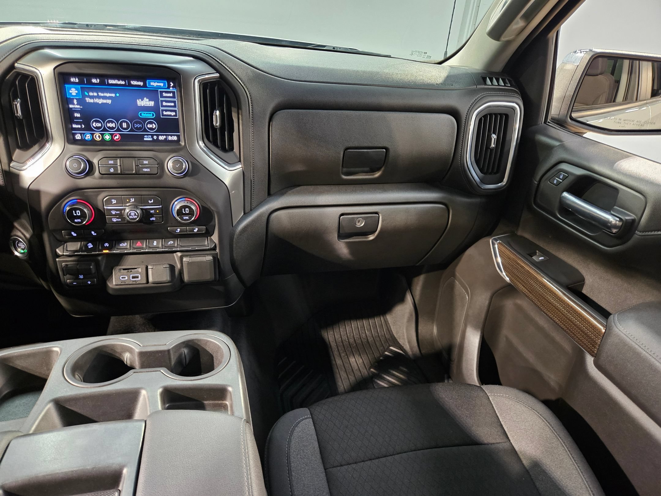 Used 2022 Chevrolet Silverado 1500 LT AWD/4WD image 11