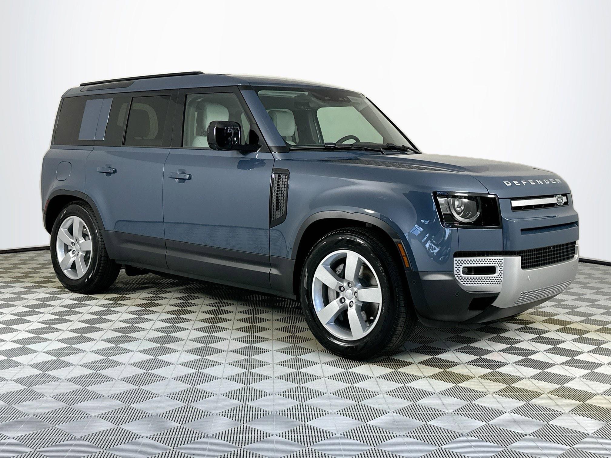 Used 2025 Land Rover Defender 110 S image 3