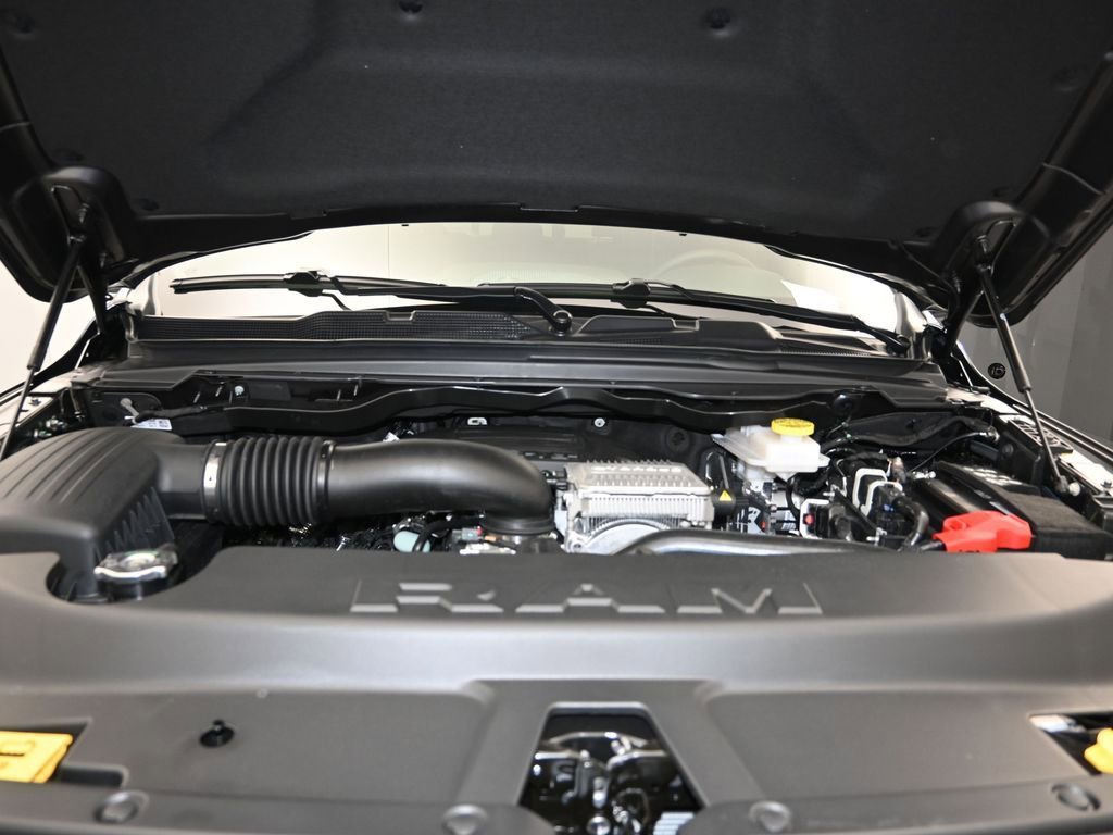 New 2026 RAM 1500 4x4 Crew Cab image 27