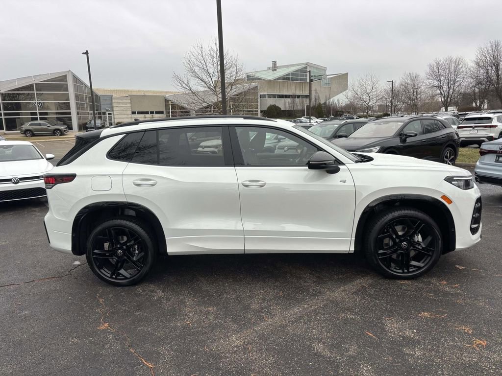 New 2026 Volkswagen Tiguan SE R-Line image 8