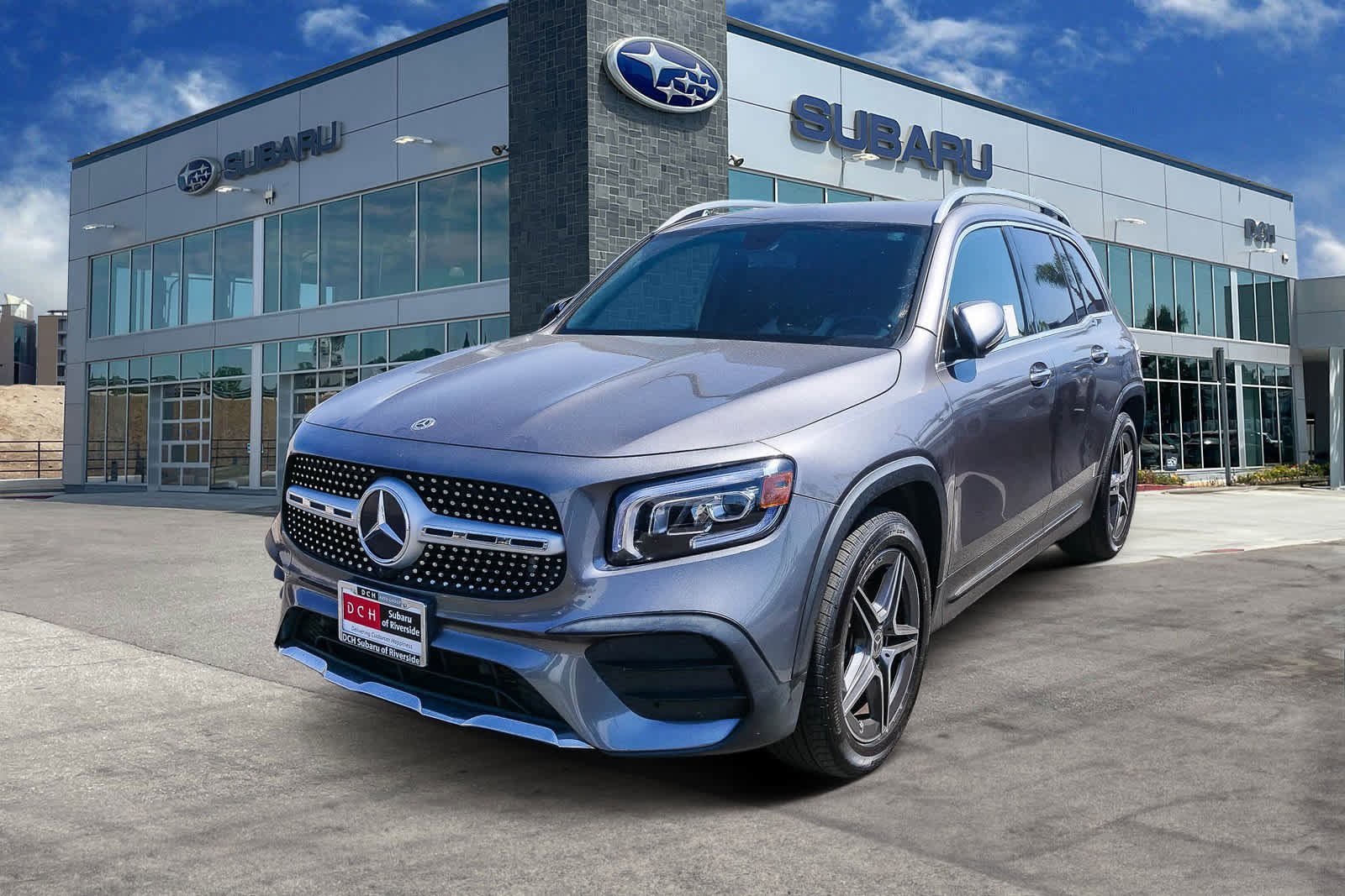 Used 2021 Mercedes-Benz GLB 250 4MATIC w/ AMG Line image 1