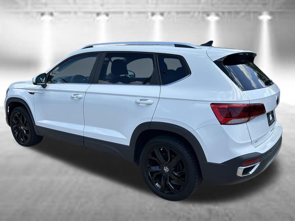 Certified 2023 Volkswagen Taos SE w/ Panoramic Sunroof Package FWD image 4