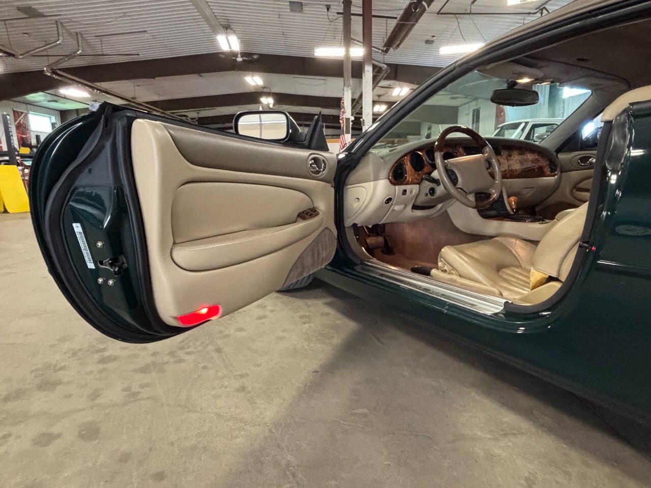 Used 1998 Jaguar XK8 Convertible RWD image 27
